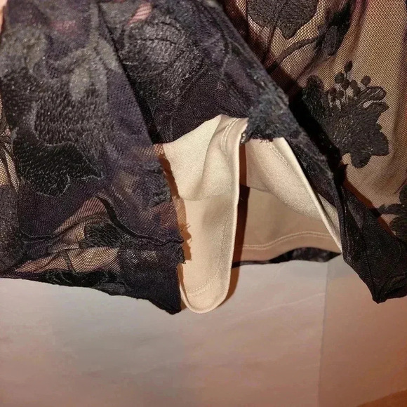 DONNA KARAN Floral Embroidered sleeveless dress. Size 4 - Picture 7 of 10